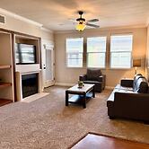 New Luxurious 1BR Apartment Heated Pool Spa Sauna