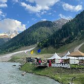 Sheenwoods Riverside Resort & Spa