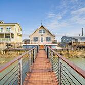 2 Mi to Stone Harbor Beach: Lovely Bayfront Home
