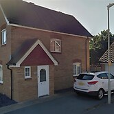 Pet Friendly - Parking - 3 Bedrooms - 6 Guests