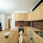 Tirent Apartment - Spacious 2-Bedroom Stay Near Liqeni i Thatë