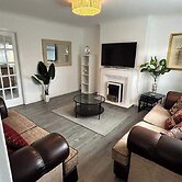 Cosy 3-bed Retreat - Garden, Parking & Bbq