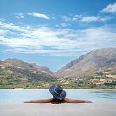 Neromai Cave Luxury Villas