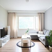 2BR Apt in Quiet Neighborhood