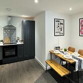 Modern 1-bed Apartment - Sleeps 4 & Central Links