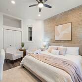 Luxury 2BR Condo in Wicker Park