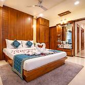 Hotel Thakur Galaxy, Sadar Market