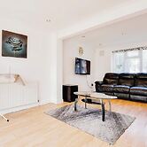 3-bed Apt-15 Mins to Heathrow-pet-friendly-parking