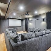 1/2 Mi to Lake Geneva: Home w/ Game Room