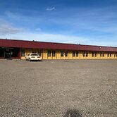 Maple Creek Motor Inn