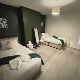 Cosy Contractor Stay-Sleeps 4