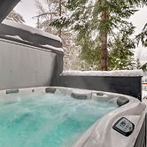 Hot Tub & Sauna: Mountain Living at Hyak Cabin!