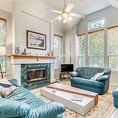 Hot Tub, Fire Pit: Retreat in The Woodlands!