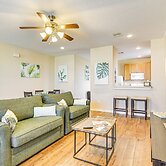 Half-mi to Galveston Strand: Charming Home w/ Yard