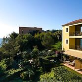 Apartment in Saint-tropez With Beach Access