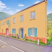 Vintage Retreat by the Vis