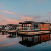 Hausboot am See