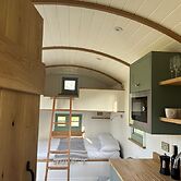 Luxury Shepherds Hut Near Glamorgan Coast