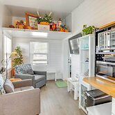 8 Mi to Cathedral Caverns: Tiny Home Hideaway