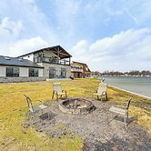 Views, Swimming & Family Fun: Chapman Lake Retreat