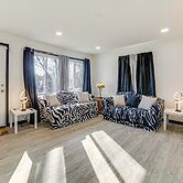 3 Mi to Hard Rock Casino: Charming Home in Gary!