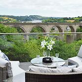 New Panoramic Riverview Apartment With Ev Plug