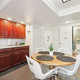 Brighton Retreat - Walk to Metro