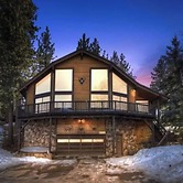 Charming Lakeside Retreat