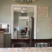 4 room-1 bath house - fully furnished - fenced backyard - patio BBQ Fi