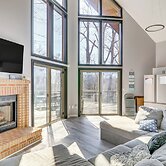 Walk to Dale Hollow Lake: Updated Cottage w/ Deck!