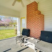 10 Mi to Caddo Lake: Charming Cottage in Vivian!