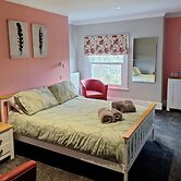 Room-comfortable Guest Room With a Bath