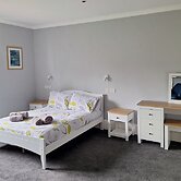 Room-comfortable and Spacious With Beaut