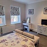 Room-comfortable and Spacious - Guest Ro