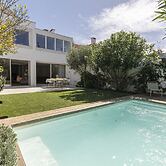 Contemporary Restelo Pool Haven by Cadenzalux