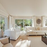 Light Villa by Cadenzalux