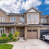 Brampton Retreat Quiet 2BR Residential Area