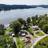 Waterfront Cottage w Swim Spa BBQ Close to Skiing