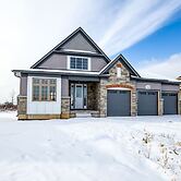 Spacious Brand New 4-bed Retreat in Quinte West