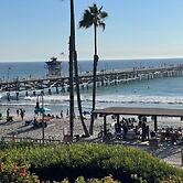 Walk to Beach - King Apt In 1 Area - AB