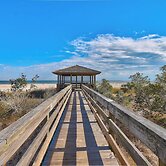 Beachside Boardwalk & Views Pool + Hot Tub 202 on the Sound