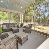 5 Mi to Dtwn Beaufort: Home w/ Screened-in Patio