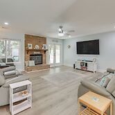 5 Mi to Dtwn Beaufort: Home w/ Screened-in Patio