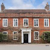 Country Retreat - Sleeps 14 - Large Garden
