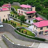 Mist n Meadows Resort