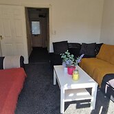 Housesleeps5-garden-parking-familyfriendly