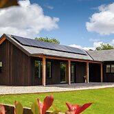 2-bed Eco Friendly Home - Sleeps 4 - Parking