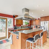 6 Mi to Downtown: Walkable Seattle Home w/ Hot Tub