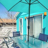 1 Mi to Avalon Pier: Charming Coastal Cottage!