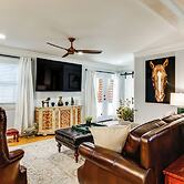 2 Mi to Historic Horse District: Dog-friendly Home